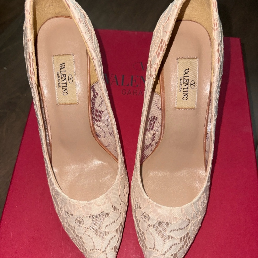 Valentino Cream Lace Heels Elegant Design